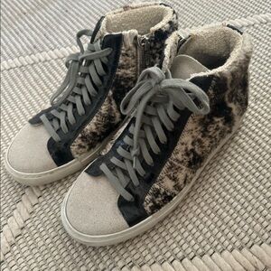 P448 size 7 cowhide sneakers worn lightly